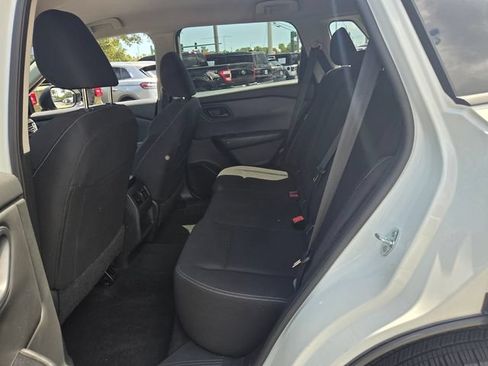 Used 2024 Nissan Rogue S FWD image 11
