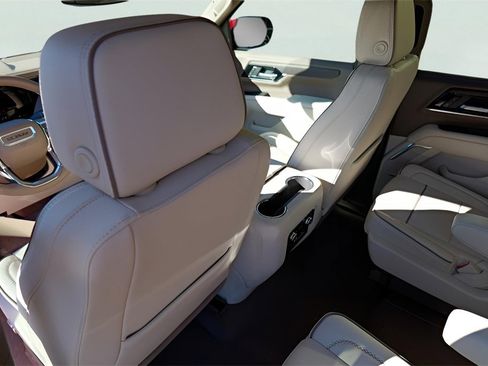 New 2026 GMC Yukon Denali w/ Sun & Power Step Package image 22