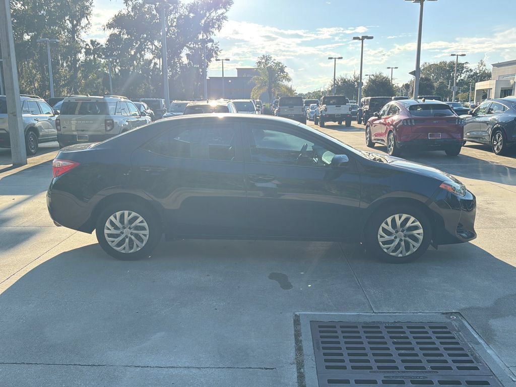 Used 2018 Toyota Corolla LE FWD image 2