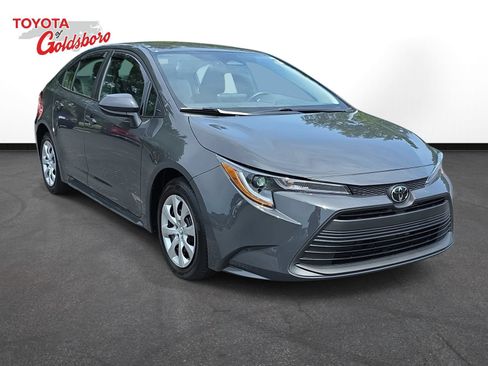 Used 2025 Toyota Corolla LE FWD image 3