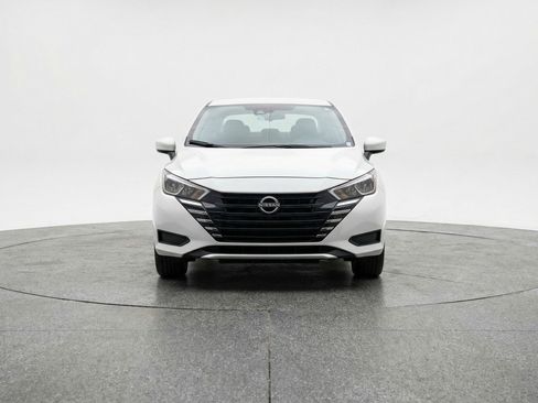 Used 2025 Nissan Versa SV image 2