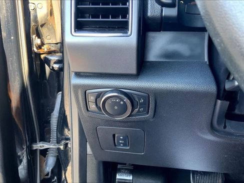 Used 2017 Ford F150 XLT w/ Equipment Group 302A Luxury AWD/4WD image 36