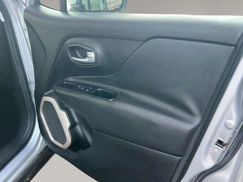 Used 2015 Jeep Renegade Limited image 17