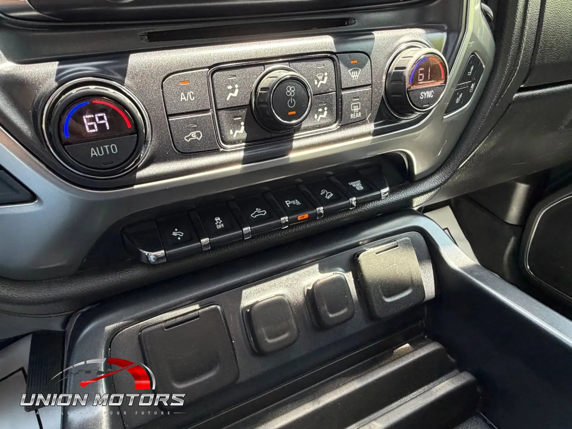 Used 2017 Chevrolet Silverado 2500 LTZ w/ Duramax Plus Package AWD/4WD image 44