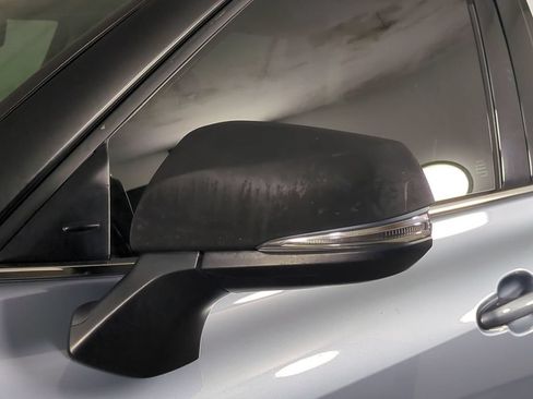 Used 2021 Toyota Highlander XLE FWD image 12