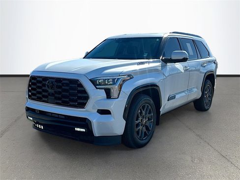 Used 2025 Toyota Sequoia Platinum image 3