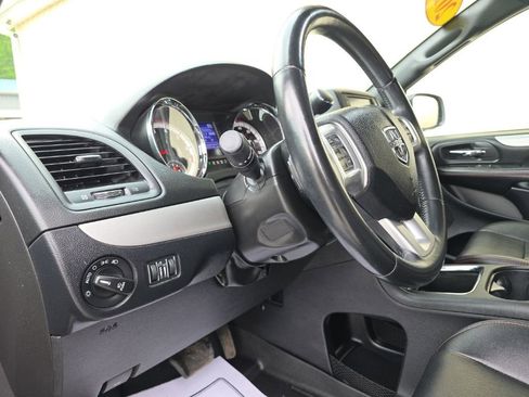 Used 2019 Dodge Grand Caravan GT FWD image 14