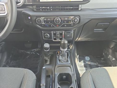 Used 2024 Jeep Wrangler Unlimited Sahara AWD/4WD image 3
