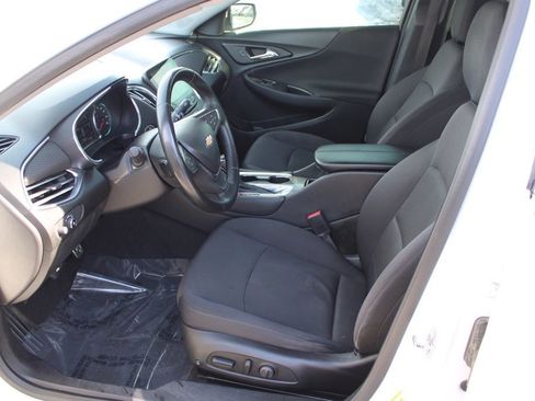 Used 2017 Chevrolet Malibu LT image 15
