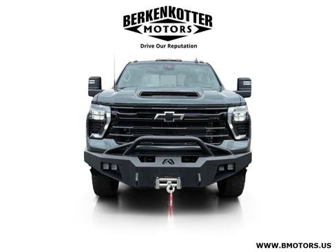 Used 2025 Chevrolet Silverado 3500 LTZ w/ LTZ Plus Package AWD/4WD image 8