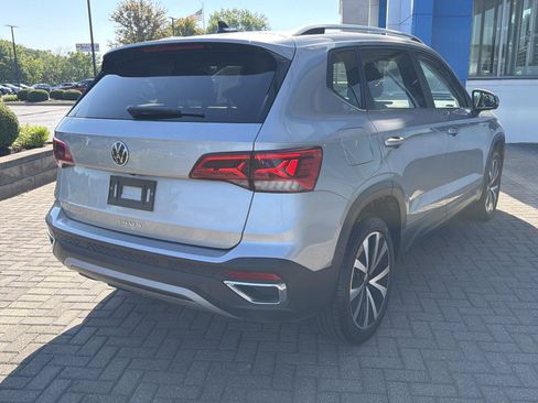 Used 2024 Volkswagen Taos SE FWD image 5