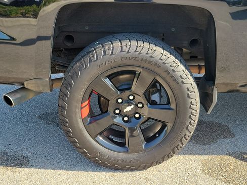 Used 2018 Chevrolet Silverado 1500 LT w/ Redline Edition AWD/4WD image 9