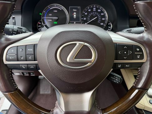 Used 2016 Lexus ES 300h w/ Luxury Package w/Wood Trim FWD image 16