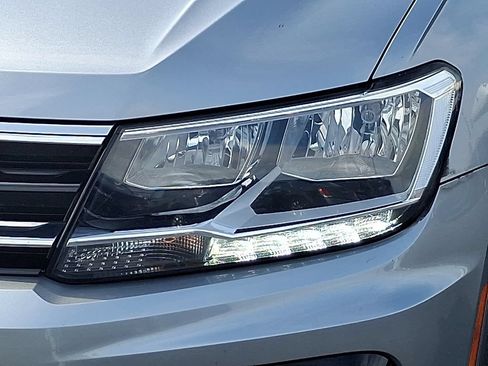 Used 2021 Volkswagen Tiguan SE R-Line AWD/4WD image 9