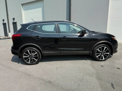 Used 2017 Nissan Rogue Sport SL w/ SL Premium Package AWD/4WD image 9