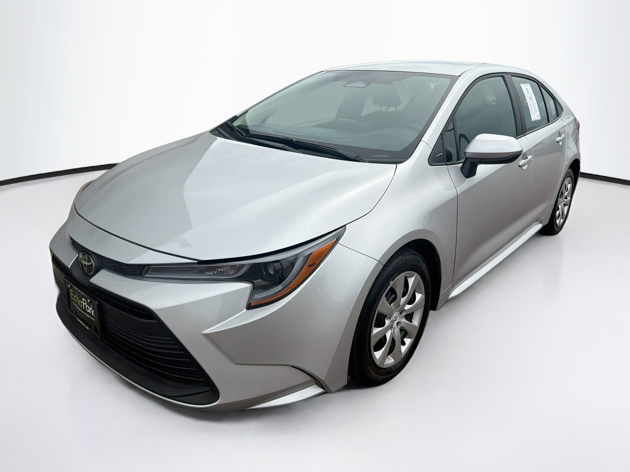 Used 2026 Toyota Corolla LE FWD image 3
