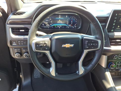 Used 2024 Chevrolet Suburban LT w/ Luxury Package AWD/4WD image 7