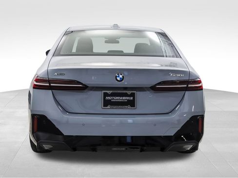 Used 2026 BMW 530i xDrive w/ M Sport Package image 5
