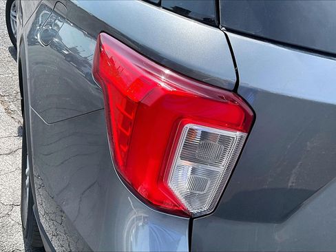 Used 2024 Ford Explorer XLT w/ Equipment Group 202A AWD/4WD image 29