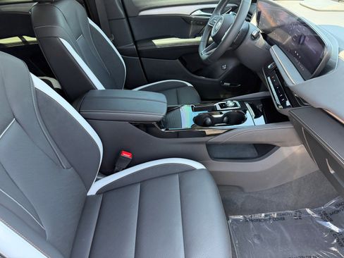 Used 2025 Buick Envision Sport Touring AWD/4WD image 11