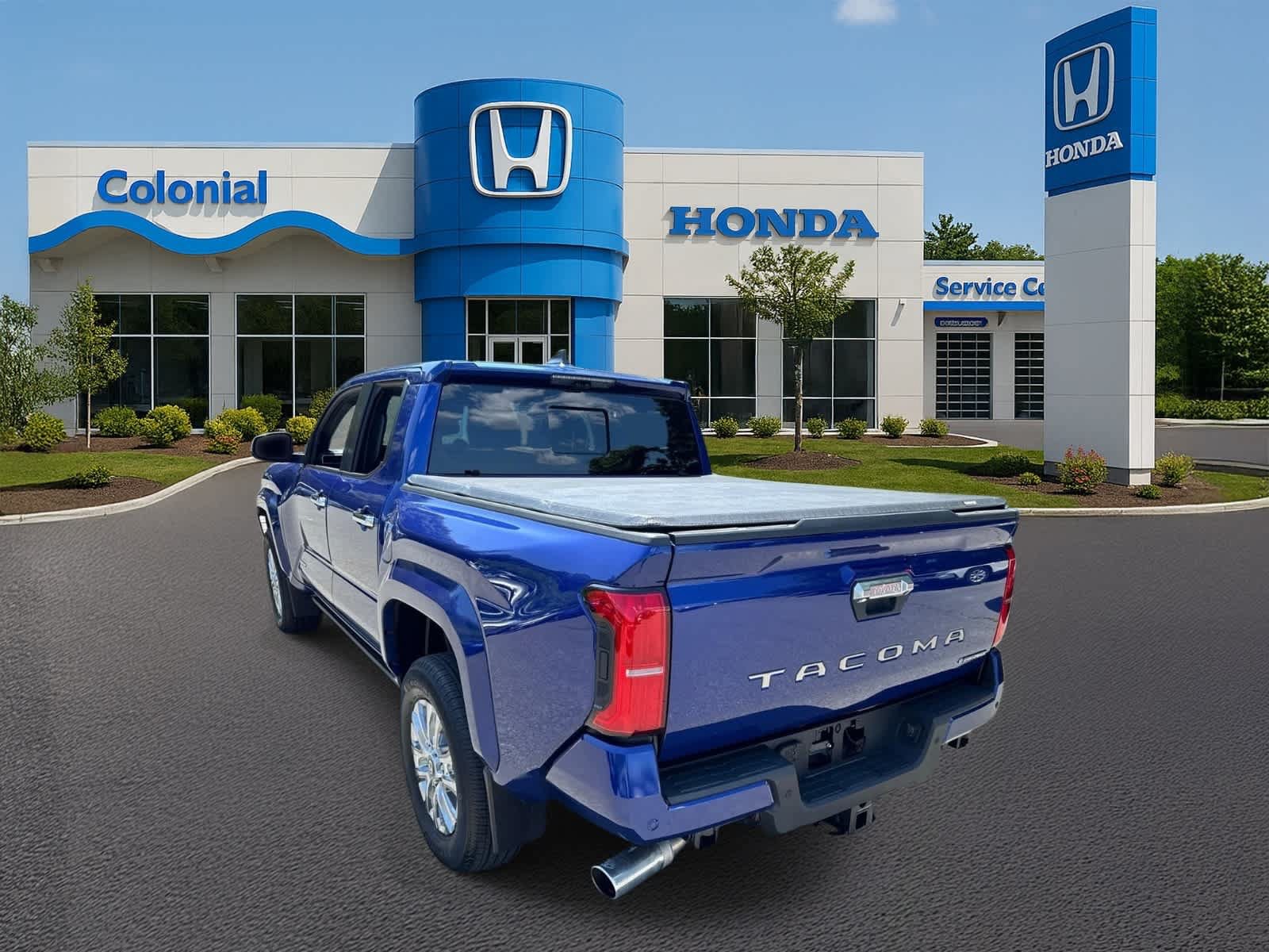 Used 2025 Toyota Tacoma Limited AWD/4WD image 4