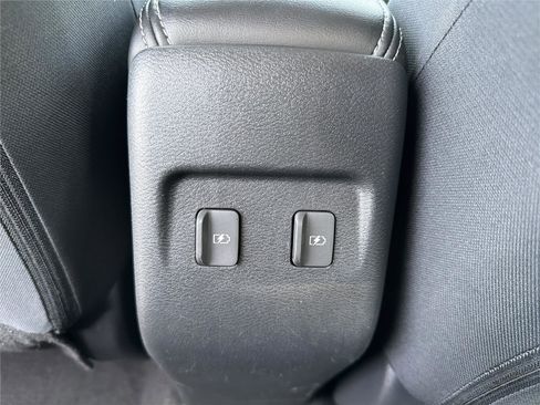 Used 2023 Nissan Kicks SV FWD image 4