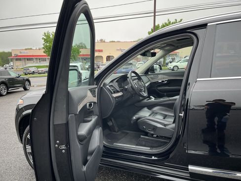 Certified 2022 Volvo XC90 T8 Inscription w/ Advanced Package image 9