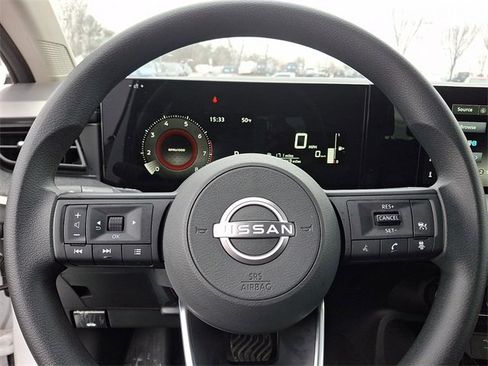 Used 2025 Nissan Kicks SV image 18