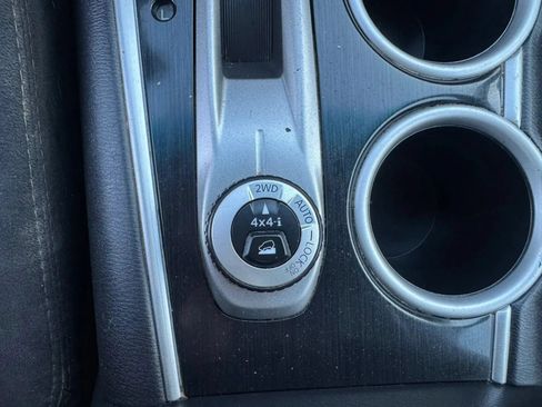 Used 2016 Nissan Pathfinder SV AWD/4WD image 18