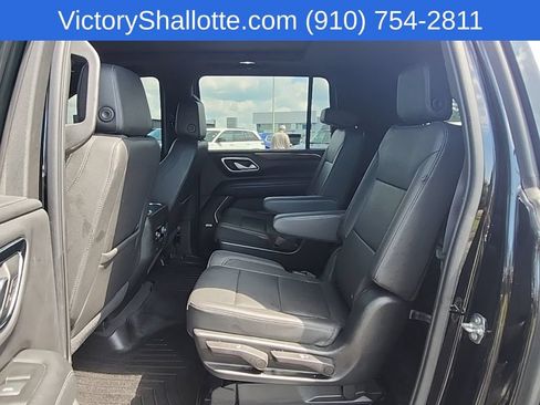 Used 2022 Chevrolet Suburban LT w/ LT Signature Plus Package AWD/4WD image 29