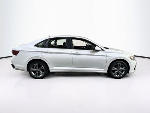 Used 2023 Volkswagen Jetta SE FWD image 4