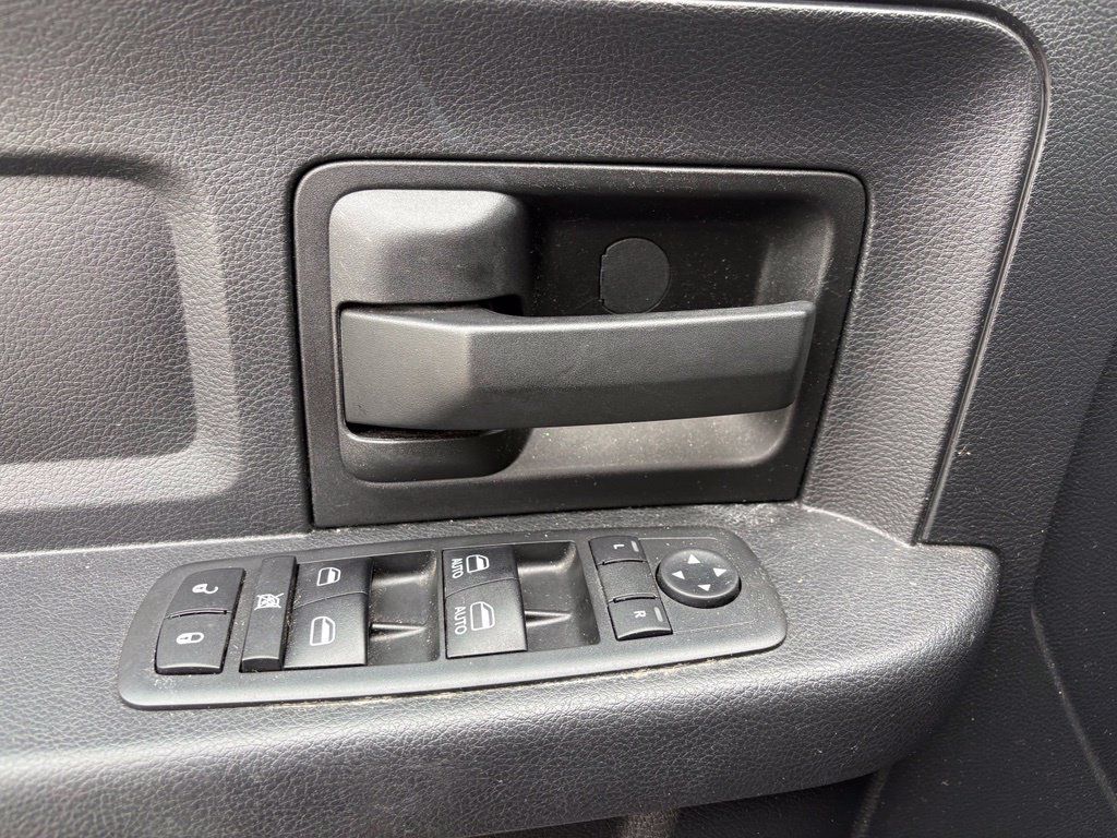 Used 2015 RAM 1500 Express AWD/4WD image 10