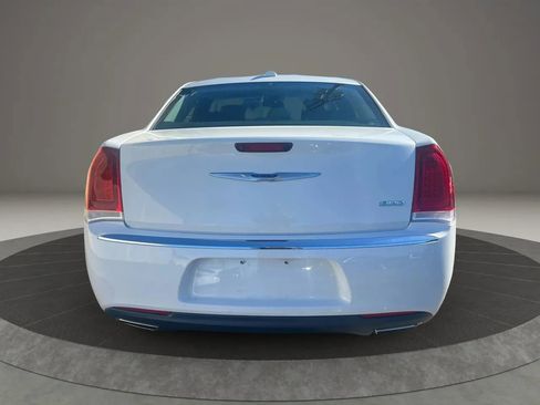 Used 2019 Chrysler 300 Touring L w/ Quick Order Package 22F image 6
