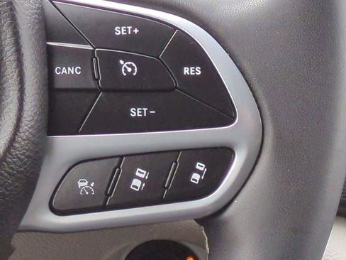 Used 2022 Chrysler Pacifica Touring-L image 24