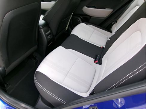 Used 2024 Hyundai Venue SEL image 9