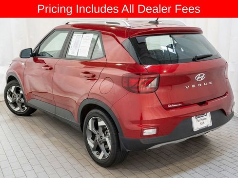 Used 2024 Hyundai Venue Limited FWD image 3