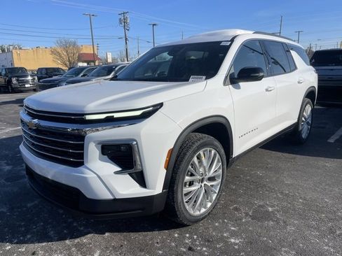 New 2026 Chevrolet Traverse LT w/ LPO, Floor Liner Package image 3