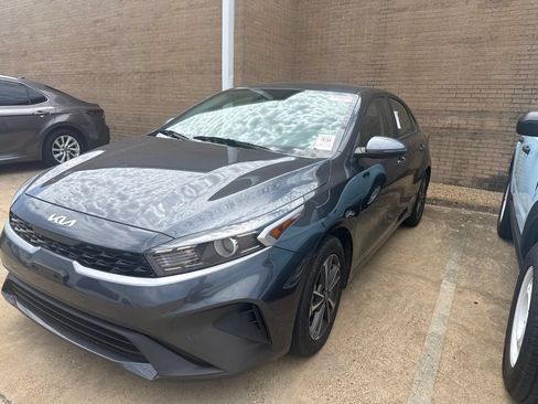 Used 2023 Kia Forte LXS w/ LXS Technology Package FWD image 1