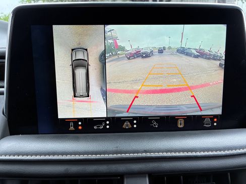 Used 2023 Chevrolet Suburban Premier w/ Advanced Technology Package image 15