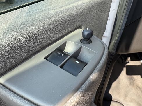 Used 2018 Chevrolet Express 2500 w/ Safety Package RWD image 24