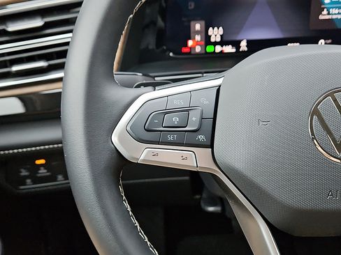 New 2025 Volkswagen Atlas SE image 17