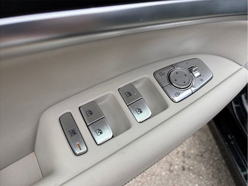 Used 2025 Genesis G70 2.5T AWD/4WD image 22