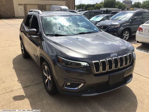 Used 2019 Jeep Cherokee Limited w/ Luxury Group image 6