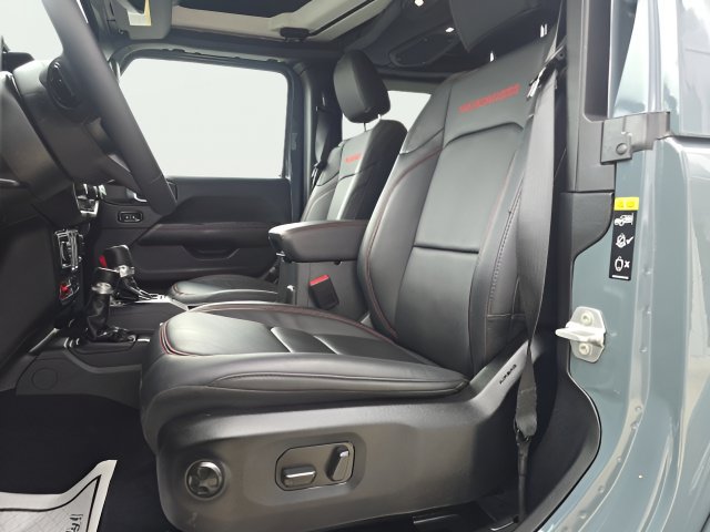 Certified 2025 Jeep Wrangler Rubicon AWD/4WD image 10