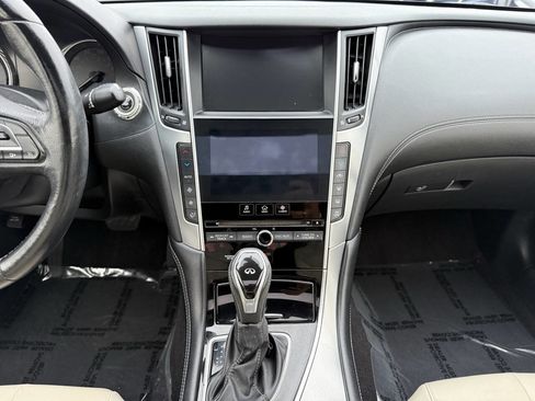 Used 2017 INFINITI Q60 3.0t RWD image 19