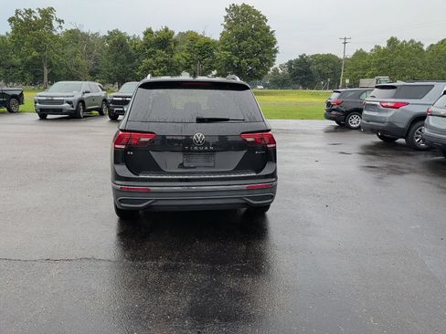 Used 2022 Volkswagen Tiguan SE w/ Panoramic Sunroof Package AWD/4WD image 8