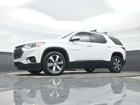Used 2021 Chevrolet Traverse LT w/ LT Premium Package image 26