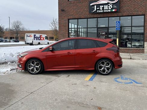 Used 2018 Ford Focus ST w/ Equipment Group 401A image 10