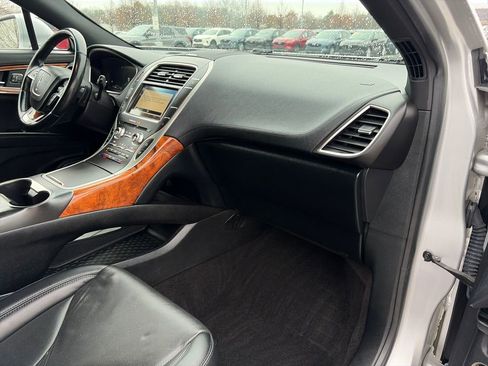 Used 2019 Lincoln Nautilus Reserve image 10