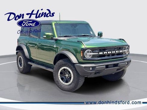 Certified 2023 Ford Bronco Outer Banks w/ Sasquatch Package AWD/4WD image 1